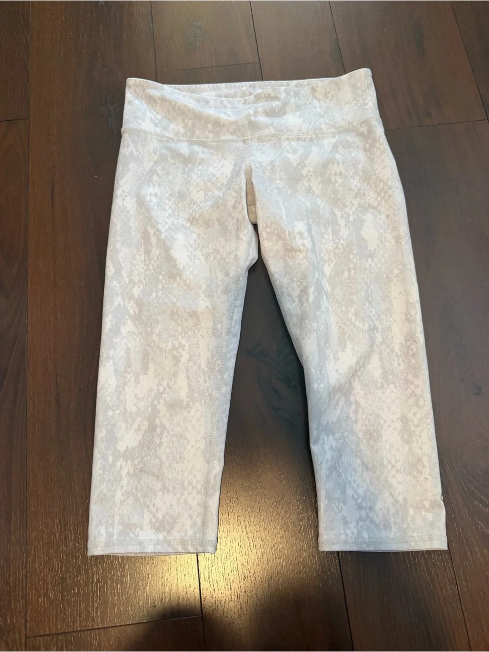 Alo Yoga Light Gray Snake Print High-Waisted Crop Leggings Size small